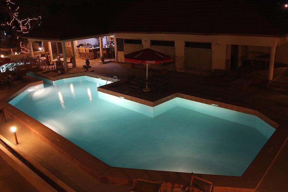 Bamboo Garden Hotel Serrekunda Exterior photo