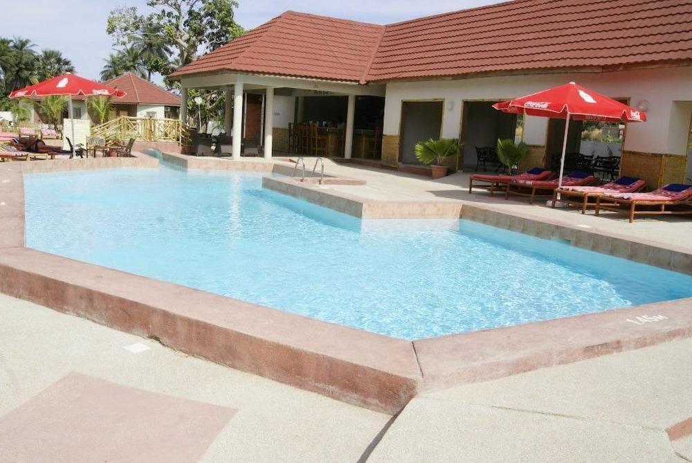 Bamboo Garden Hotel Serrekunda Exterior photo